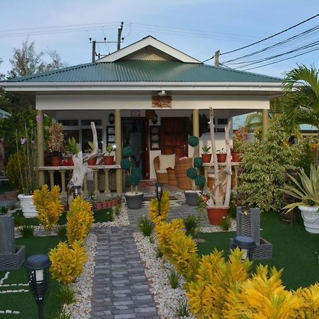 Leo'S Petit Villa Annex Praslin Екстериор снимка