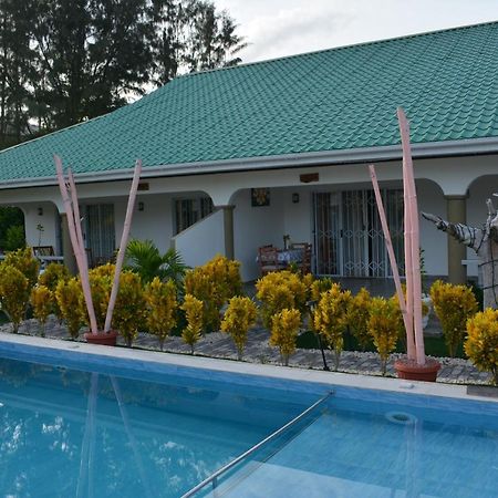 Leo'S Petit Villa Annex Praslin Екстериор снимка