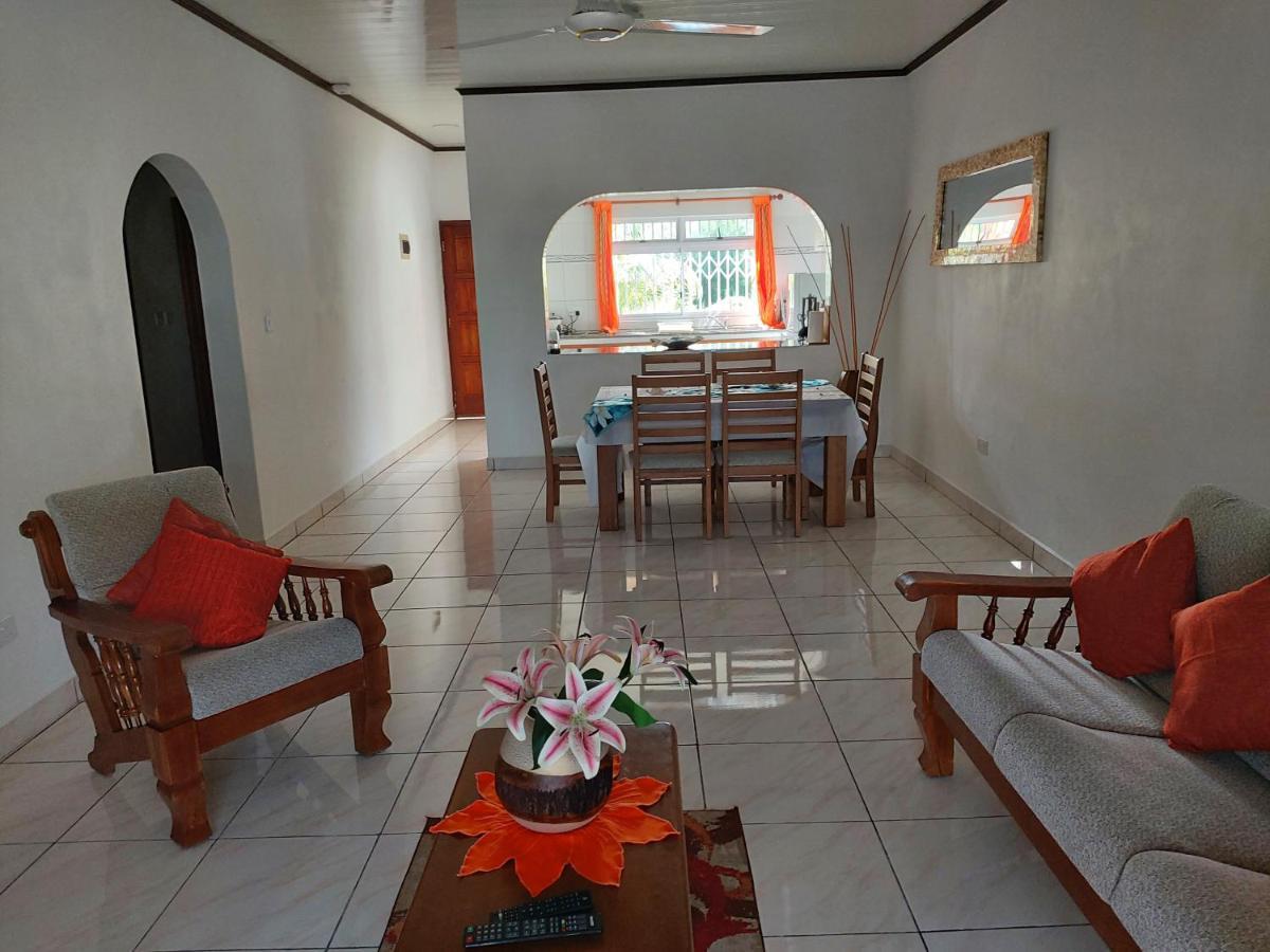 Leo'S Petit Villa Annex Praslin Екстериор снимка