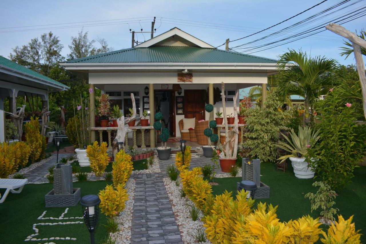 Leo'S Petit Villa Annex Praslin Екстериор снимка