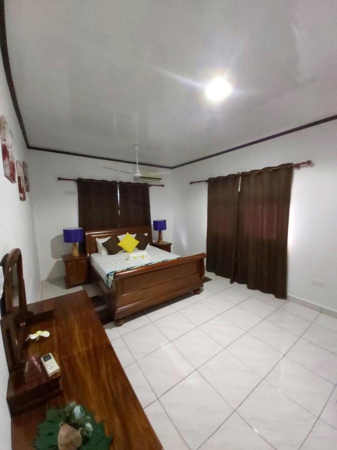 Leo'S Petit Villa Annex Praslin Екстериор снимка