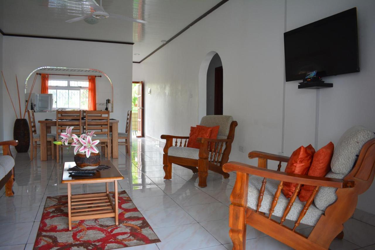 Leo'S Petit Villa Annex Praslin Екстериор снимка