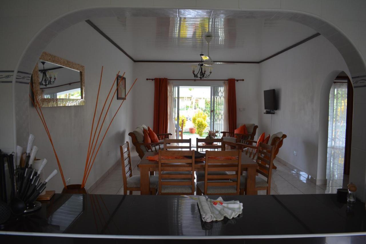 Leo'S Petit Villa Annex Praslin Екстериор снимка