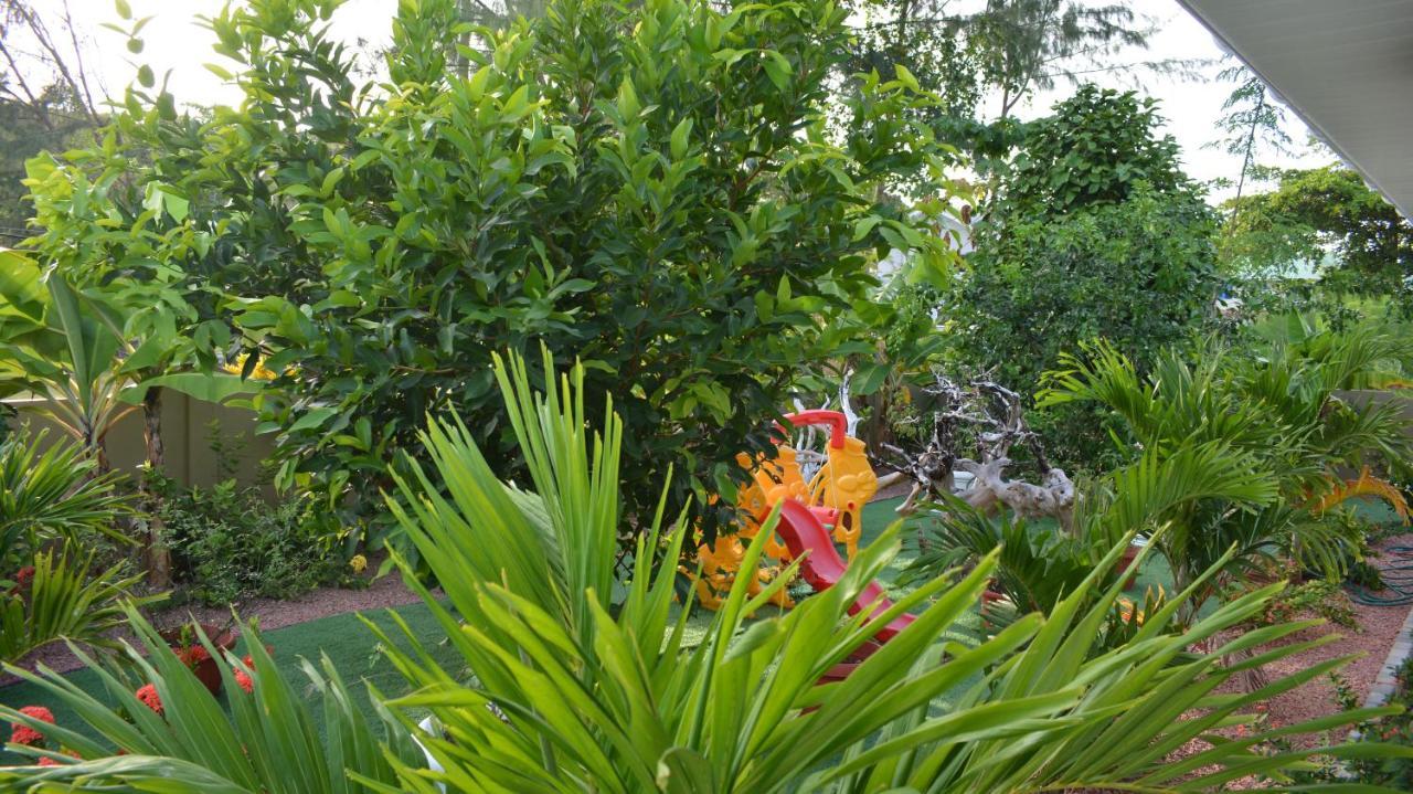 Leo'S Petit Villa Annex Praslin Екстериор снимка