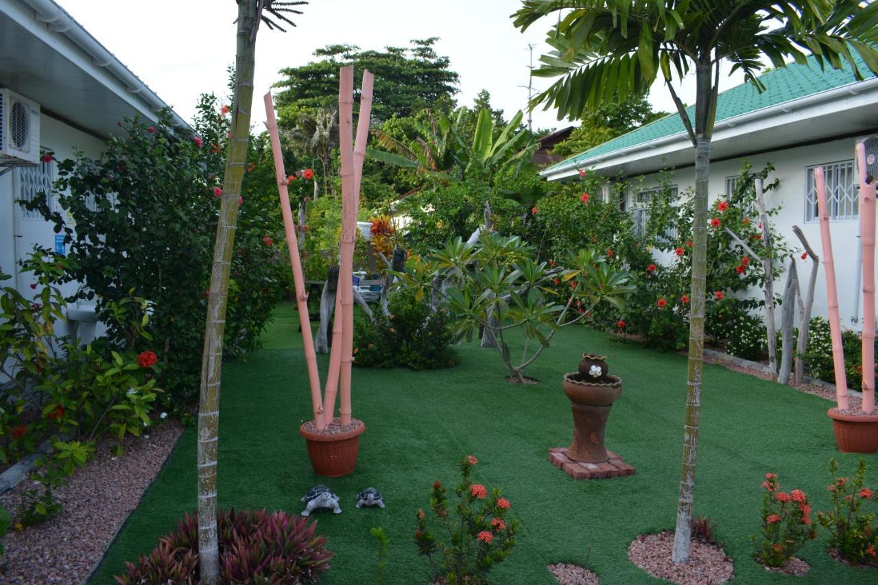 Leo'S Petit Villa Annex Praslin Екстериор снимка